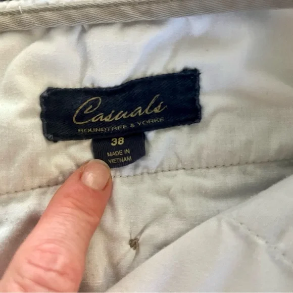 Men’s Roundtree & Yorke casuals khaki shorts Size 38 GUC Uniform Work - Picture 8 of 10